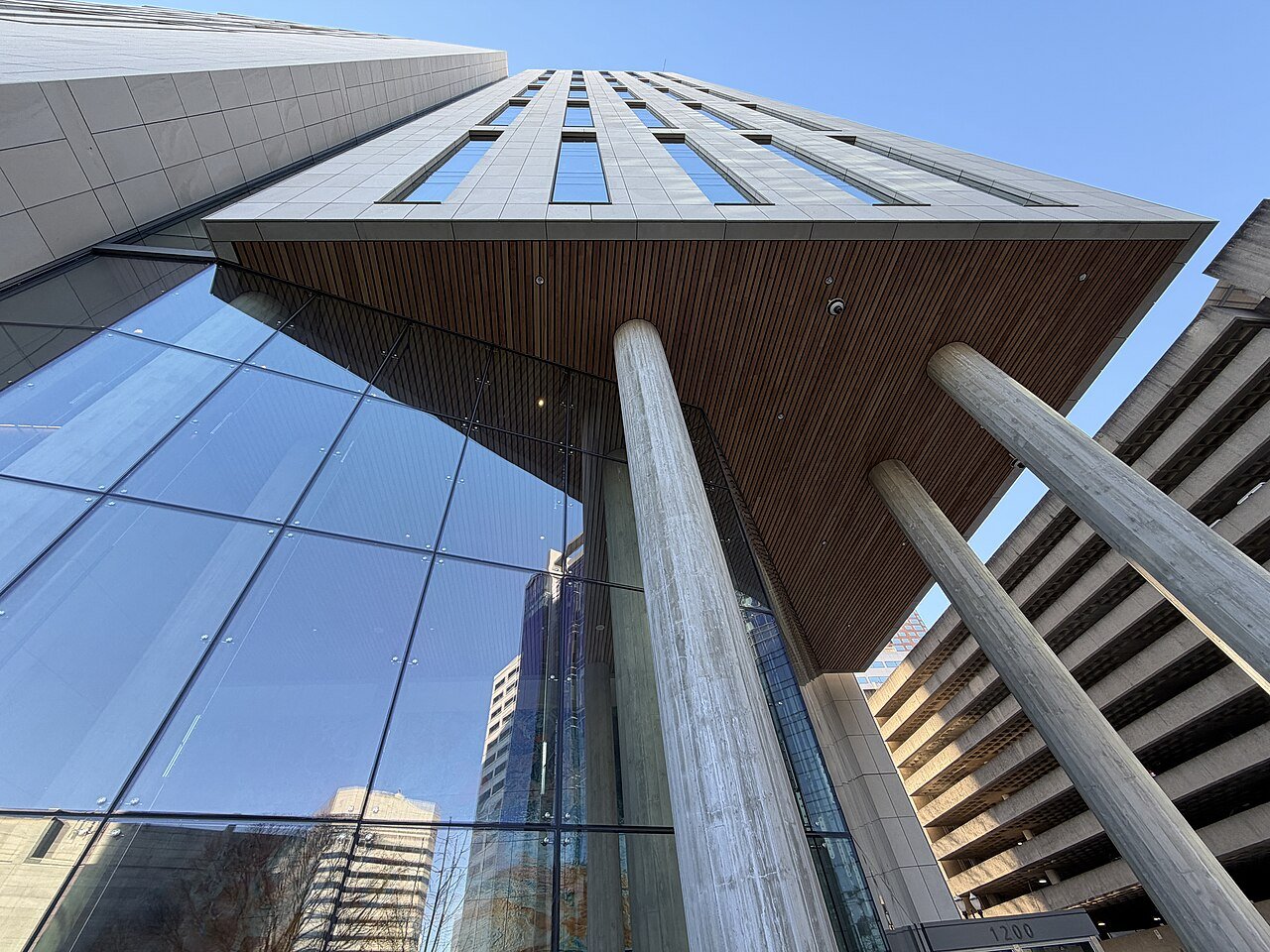 The entrance to the Multnomah County Central Courthouse in Portland, Oregon
