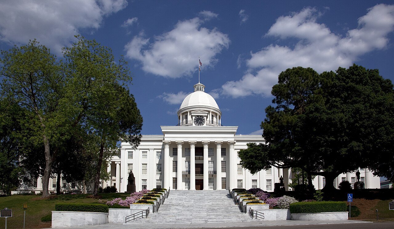 The white-domed Alabama State Capitol in Montgomery under a blue sky